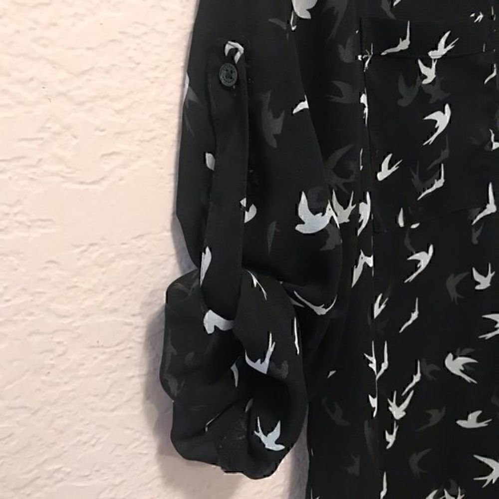 *30off3*
NWOT. Express Portofino Black Shirt rollup sleeves - Picture 6 of 7